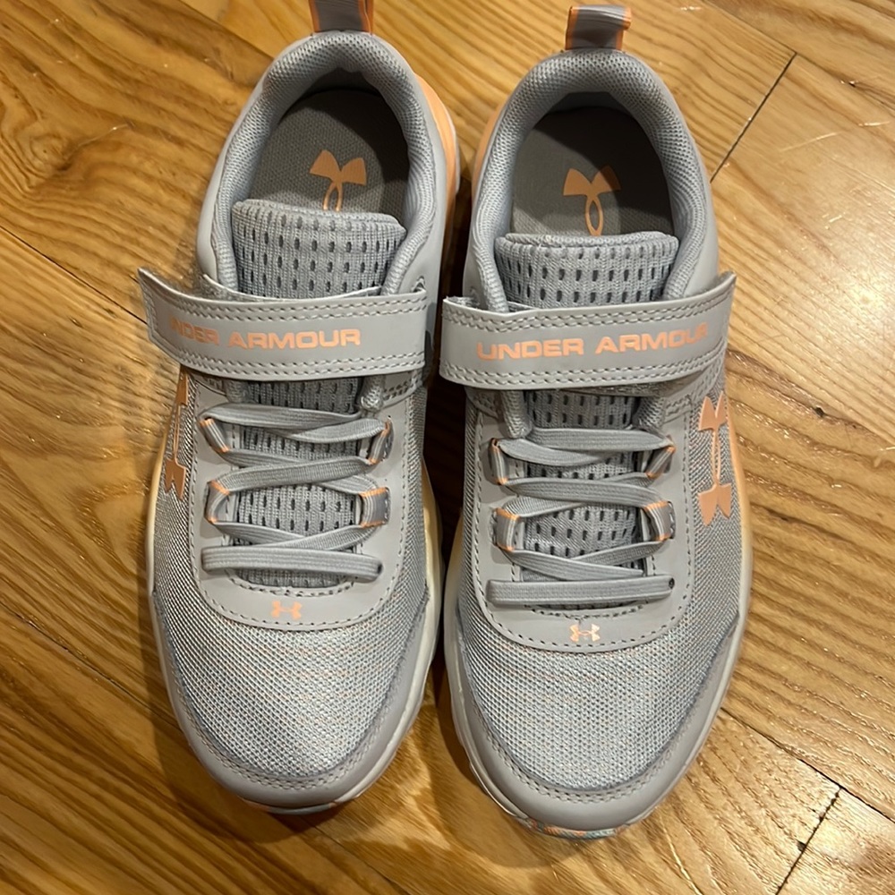 Brand new Under armour youth shoe